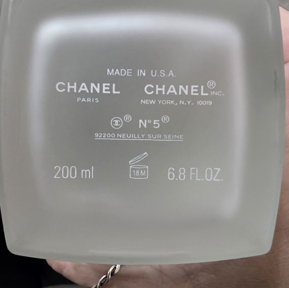 CHANEL N°5 Body Oil Frosted Clear Bottle with Gold Cap - Picture 6 of 6